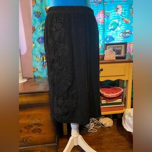 Chic Black Floral Midi Skirt